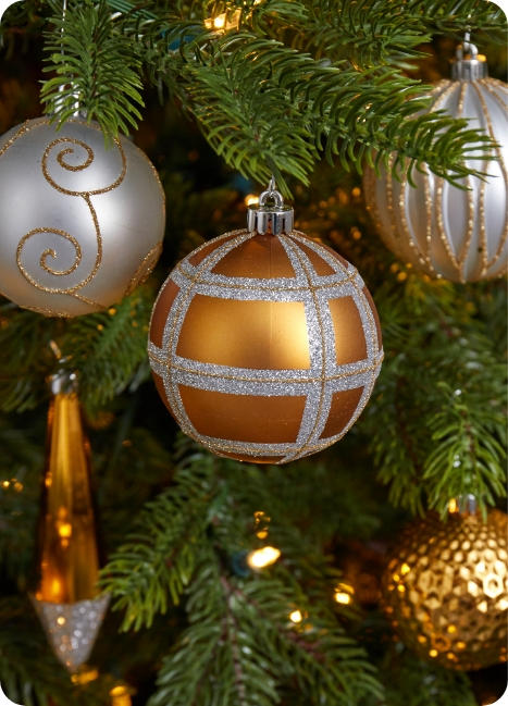 Ornaments & tree toppers