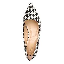 Charles by Charles David Sublime Classic Pump
