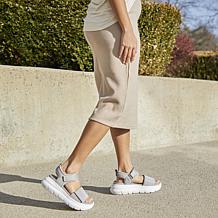 Dearfoams Women's Lightweight Adjustable Strap Platform Sandal - Odell