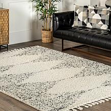 nuLOOM Bria Moroccan Shag Tasseled 4' x 6' Area Rug
