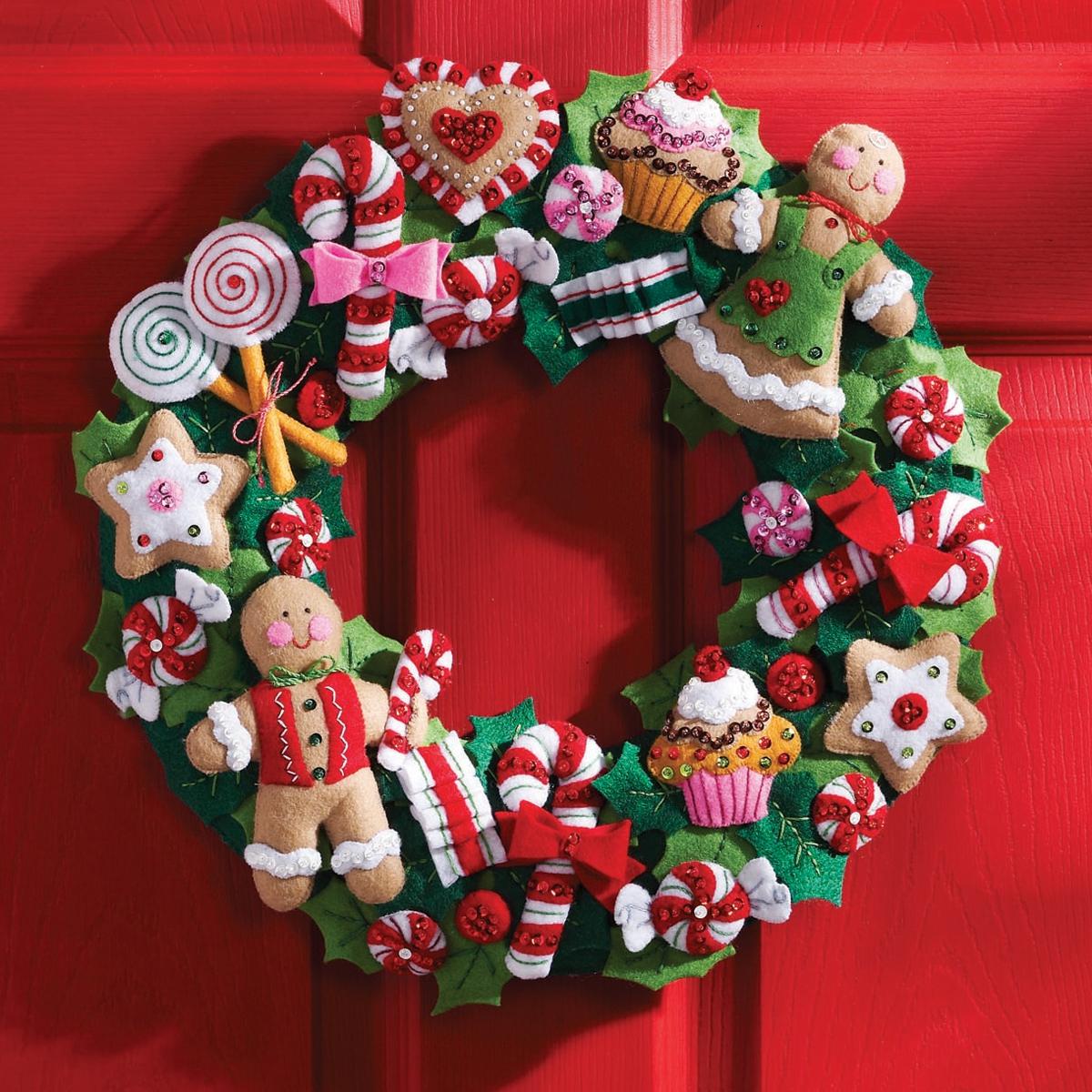 Bucilla Felt Wreath Applique Kit 15 Round Cookies and Candy 7236424