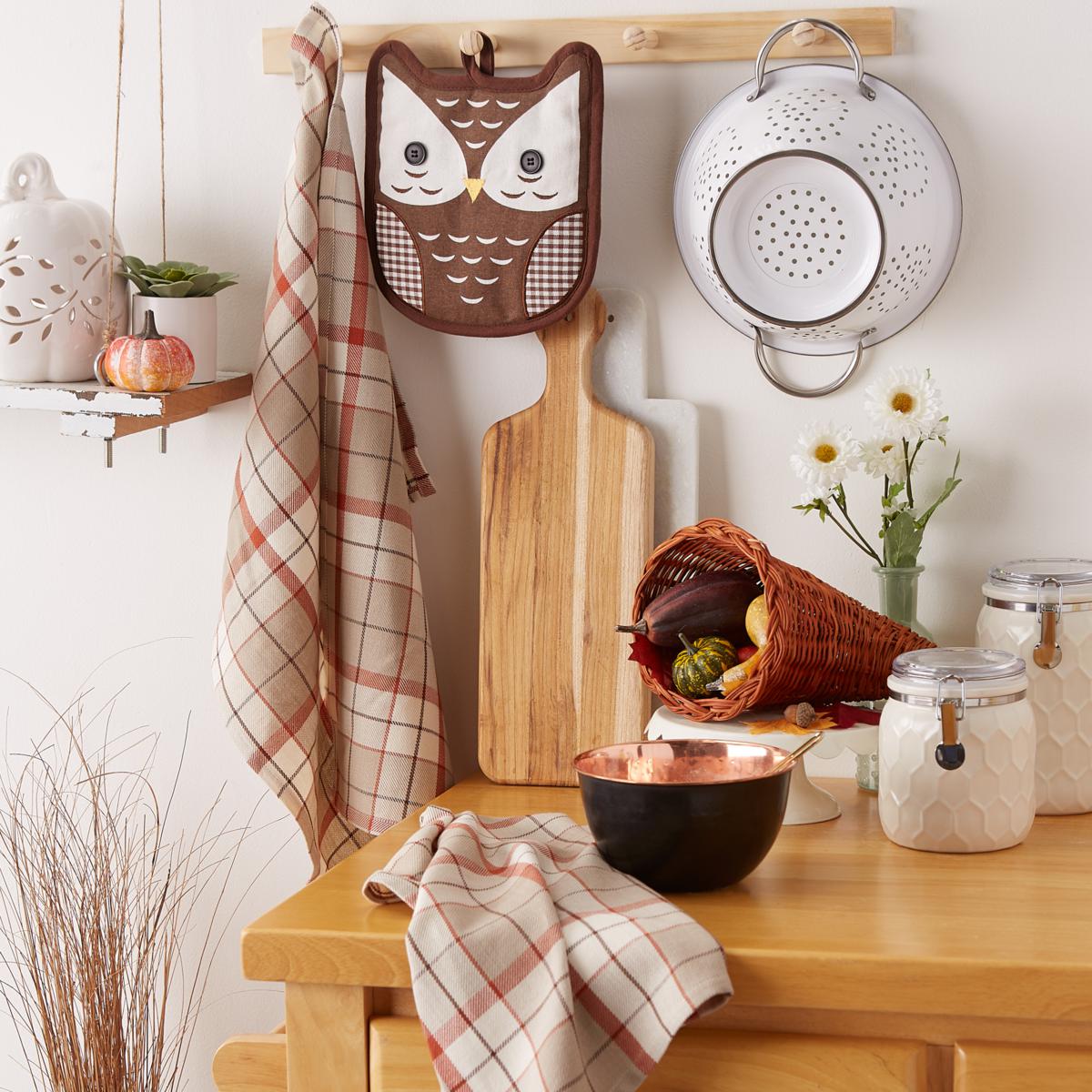 https://i04.hsncdn.com/is/image/HomeShoppingNetwork/rocs1200/design-imports-autumn-owl-potholder-gift-set-d-20200721081447877~9720212w_alt5.jpg