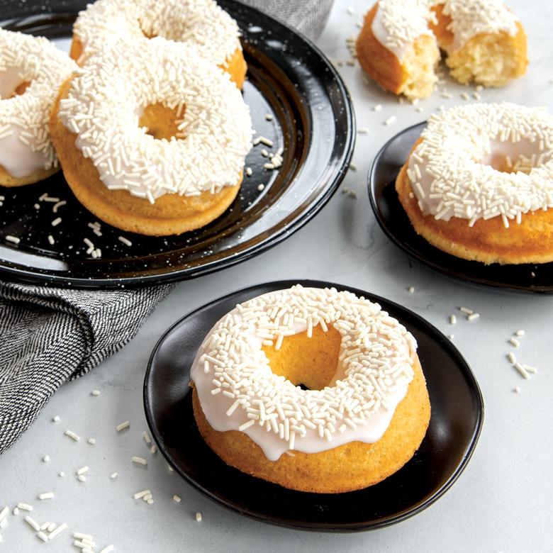 https://i04.hsncdn.com/is/image/HomeShoppingNetwork/rocs1200/nordic-ware-full-size-donut-pan-d-20210624125500157~9791604w_alt2.jpg