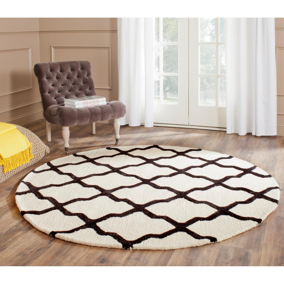 Safavieh 2' x 4' Hold Pad White Rug