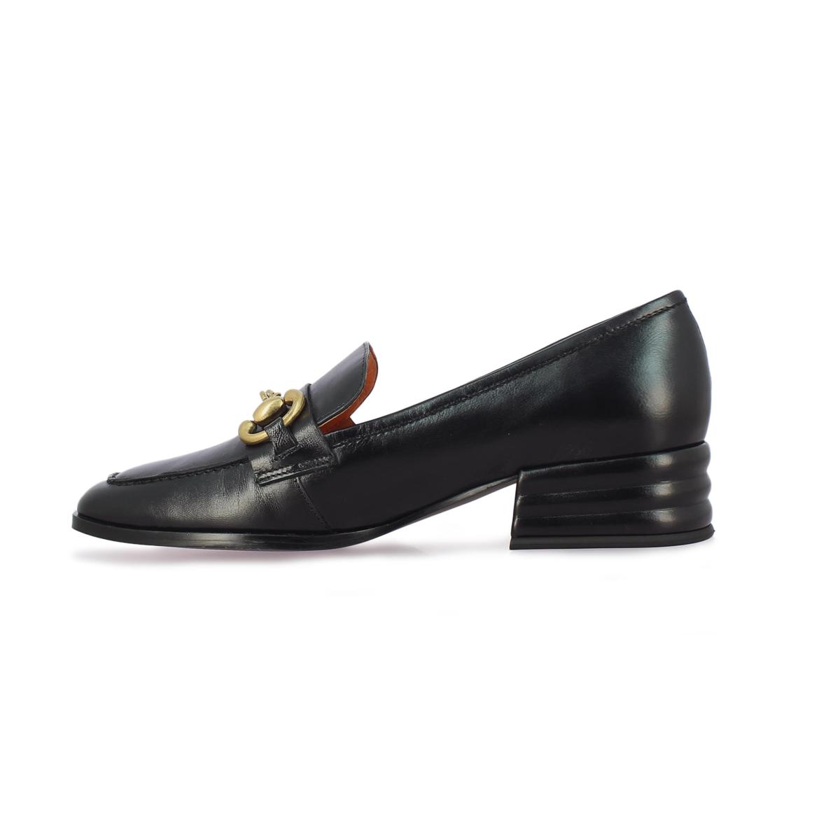 Black Patent Leather Slip-On Shoes with Mid-Strap Loafer Design 41/7