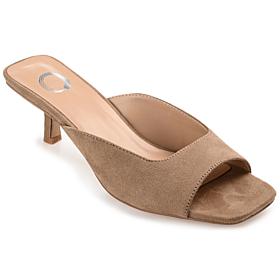 Journee Collection Larna Pump