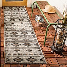 Safavieh Courtyard Theodore 2'-3" X 8' Rug